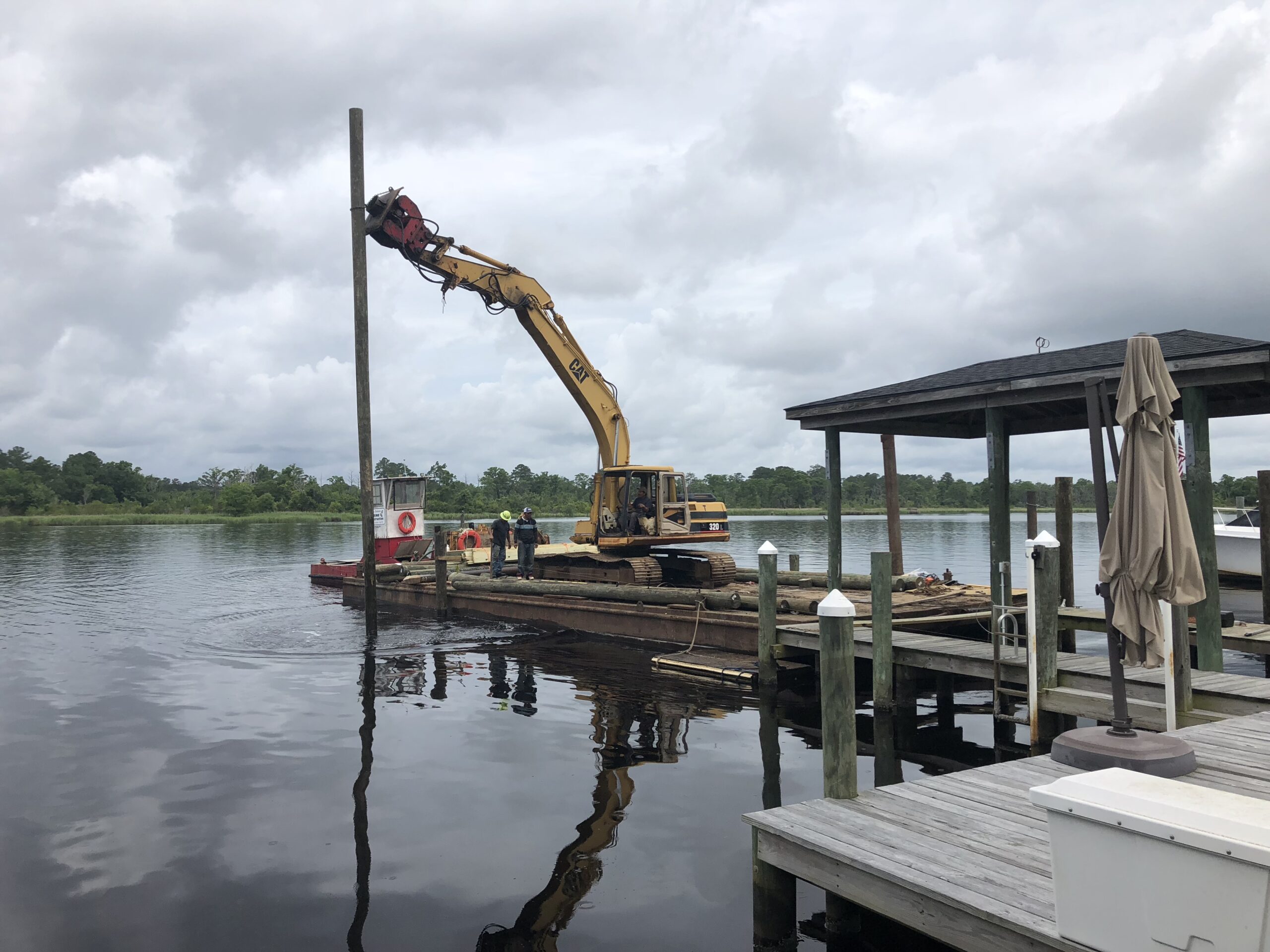 Piling installation with vibratory hammer in Eastern North Carolina, by Bobby Cahoon Marine Construction, the best marine contractor in Eastern North Carolina